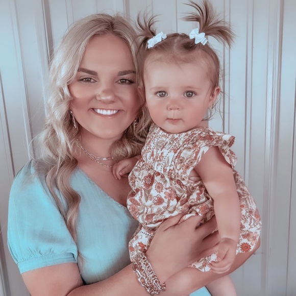 Meet your Posher, Olivia - Picture 2 of 3